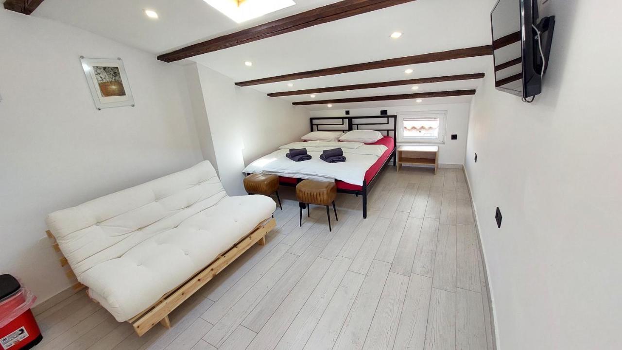 Piranum Guesthouse With Terrace Exterior photo